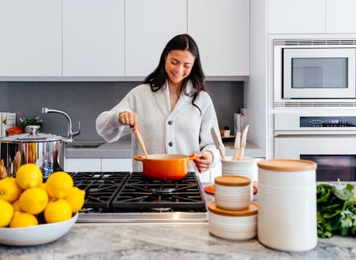 Préparation de repas équilibrés en cuisine